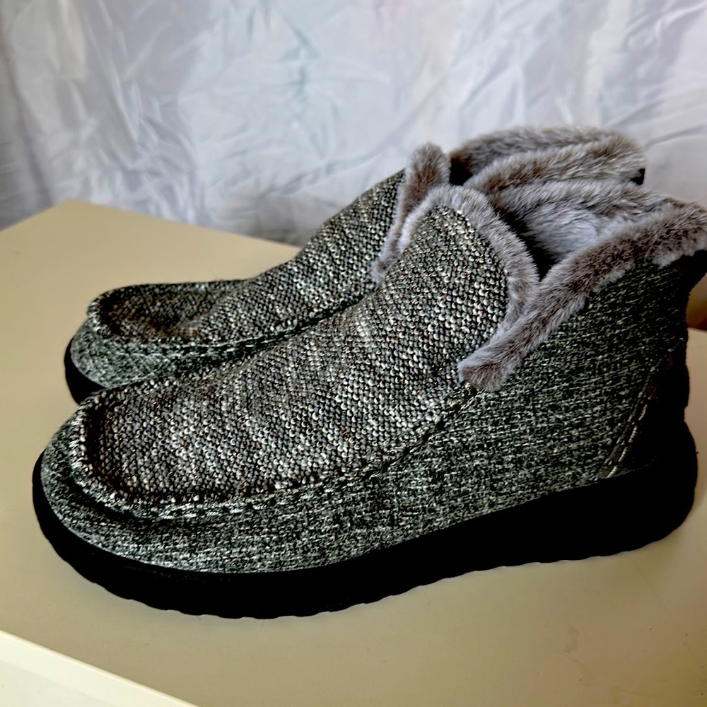 Hey Dude Gray Tweed Faux-Fur Lined Ankle Booties
